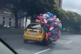 Ook de ballonnenverkoper moet naar zijn werk