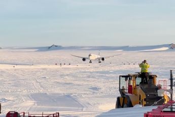 Boeing 787 Dreamliner landt voor het eerst op het ijs van Troll Airfield in Antarctica