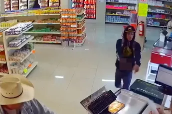 Cowboy grijpt in bij overval van slagerij in Mexico