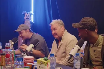 Donnie gaat helemaal los tijdens freestyle in Hef's Rookworst podcast