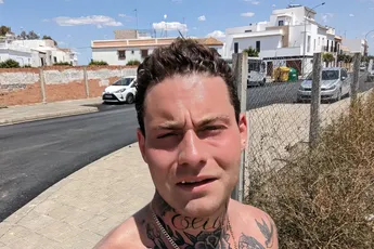 Dronken Douwe Bob geeft 16-jarige jongen tik op zijn helm bij incident in Abcoude