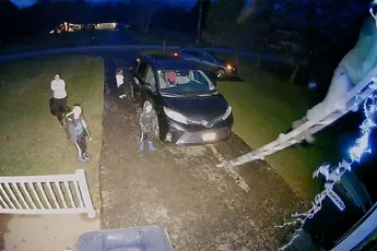 Kerstverlichting ophangen blijkt een gevaarlijke klus