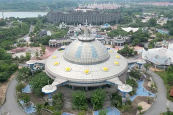 Kijkje in verlaten pretpark in China dat ooit de concurrentie met Disney aan moest gaan