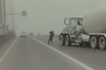 Door het oog van de naald kruipen: betonwagen in de Canadese mist