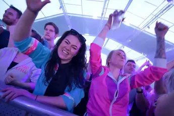 Af en toe heb je Happy Hardcore nodig: Plankgas van Dr. Rude, Het Tempo Team en Eelco