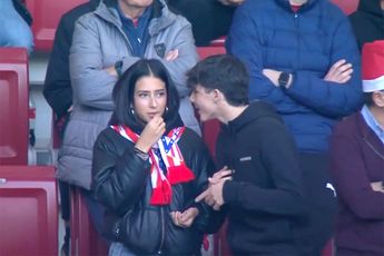 Jongen probeert tijdens wedstrijd Atletico Madrid tegen Sevilla uit 'Friendzone' te komen