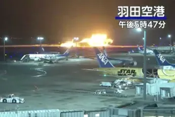 Japan Airlines vliegtuig in brand na explosie op luchthaven Tokio