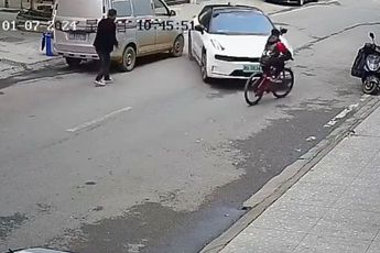 Ventje van zijn fiets gereden omdat vrouw haar rem even kwijt was