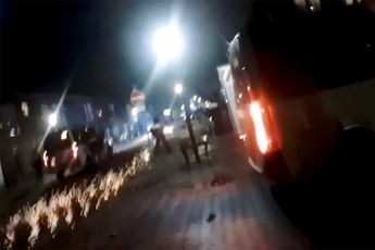 Politie deelt bodycambeelden hoe agenten worden geraakt door vuurpijl in Nieuw-Beijerland