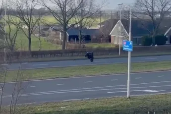 Motorrijder heeft maar 1 wiel nodig in de omgeving van Amersfoort