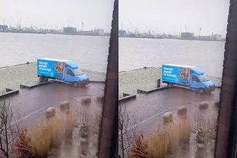 Bezorgbus van Appie zit vast en chauffeur doet poging busje kapot te rijden