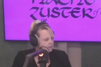 Finn (8) weet het hart van nachtzuster Astrid te stelen