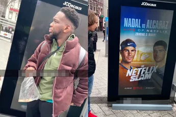 Ondertussen in Amsterdam: Sta je op de tram te wachten, hoor je geluiden uit een slaapkamer...