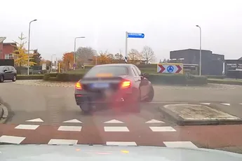 Politie achtervolgt automobilist en komt thuis op de koffie