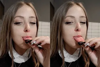 Reptielenmeisje Moriah Bassett heeft echt een hele lange tong