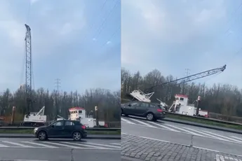 Schip met kraan trekt hoogspanningskabels over kanaal in Belgie los
