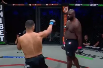 Islem Masraf en Mickael Groguhe waren er snel uit tijdens het MMA-gevecht bij PFL Paris