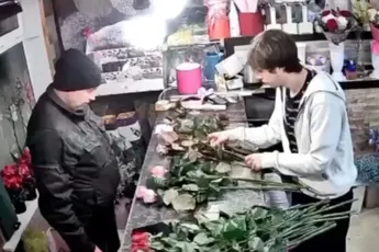 Met je vuurwapen snel een bosje ruikertjes scoren voor International Women's Day