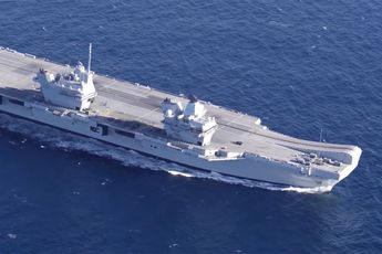 Brits vliegdekschip HMS Prince of Wales komt aan in Rotterdam