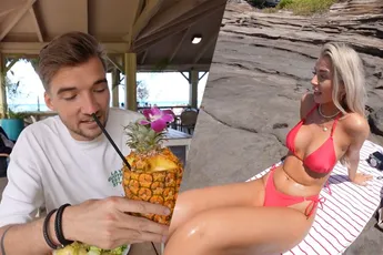 LOL! Gio Latooy maakt blunder: ‘Even de camera aan Jade Anna geven’