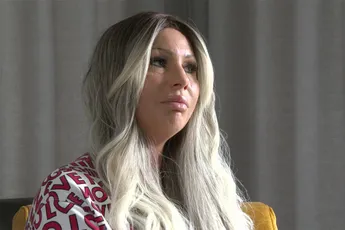 Samantha de Jong aka Barbie zit ondergedoken en vertelt over haar bizarre leven