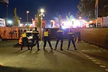 Agenten feesten mee met Snollebollekes op 538 Koningsdag