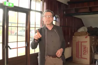 Ambtenaar gemeente Apeldoorn valt verslaggever Aryan Parsa aan als hij vragen stelt over camping
