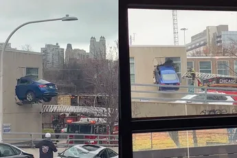 Beelden auto in gebouw gaan viraal, blijkt opname voor serie Chicago Fire