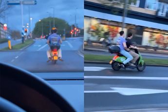 Boys op scooter denken dat de politie achter ze aan zit en ze proberen te vluchten