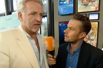 Gordon is piswoest op verslaggever Aran Bade, omdat deze hem labiel heeft genoemd