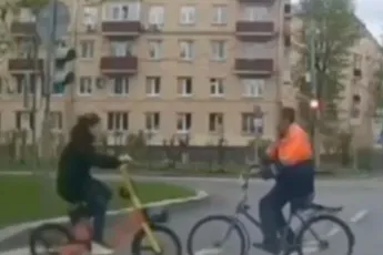 Frontale botsing tussen fietsers die niet op een zebrapad hadden moeten rijden