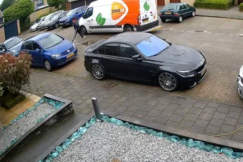 Eh meneer de bezorger, wildplassen op straat is niet heel erg netjes