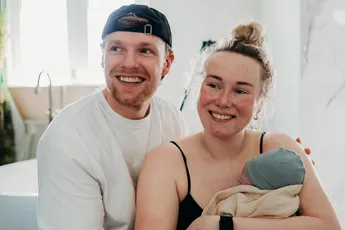 Enzo Knol en Myron Koops ouders geworden van Riven Khen Knol