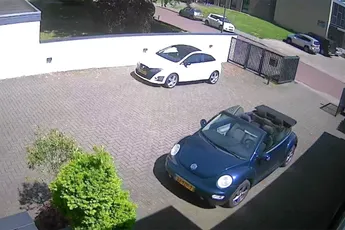 Oeps, handrem vergeten: daar gaat je auto - of toch niet?