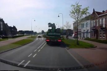 Scootmobieler in Geertruidenberg vergeet haaientanden en wordt omver gereden door vrachtwagen
