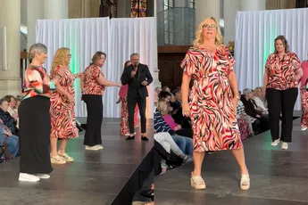 Dolle dames uit Schiedam hebben hun groepsuitje vast laten leggen