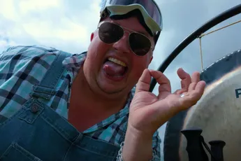 Boer Bennie doet een gooi naar de nieuwe zomerhit met ‘Rititi’