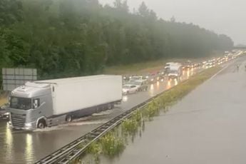 Kwam toch een beste bak water naar beneden op de A1 bij afslag De Lutte