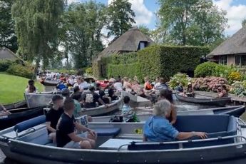 Wat een fan-tas-tisch idee: hartje zomer lekker dobberen in Giethoorn