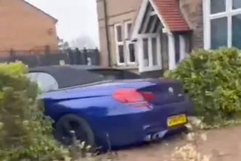 BMW M6 moet je niet zo parkeren, joh