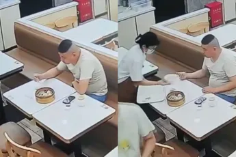 Serveerster serveert soep op een plek waar je het niet geserveerd wilt hebben