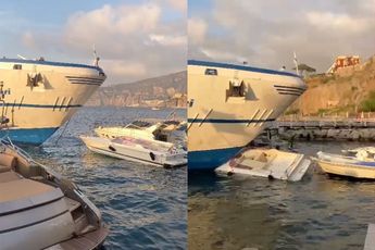 Ferry maakt bootjes in de haven van Marina Piccola een kopje kleiner