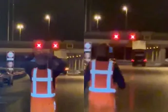 Het gaat niet altijd goed in de wegenbouw, kipper vrachtwagen vergeet bak