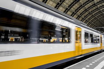 NS trekt reizigers: Meer dan 100 video's online van treinrukkers in Nederlandse trein