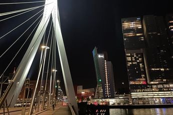 Dode na steekpartij bij Erasmusbrug, 'verdachte' zou Allahoe akbar hebben geroepen