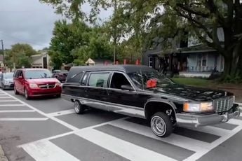 “Put the fun in funeral” met Halloween lowrider lijkenwagen