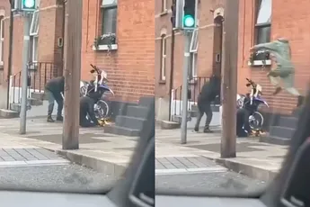 Hé vriend, jij gaat niet mijn motor stelen! Diefje wordt resoluut aangepakt