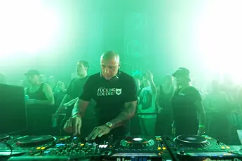 Heerlijk setje van Paul Elstak op ADE 2024 feestje Intercell x Clara Cuvé & MCR-T pres. SESH