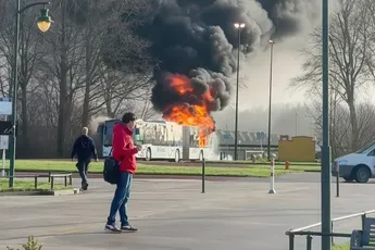 Extra spannende attractie voor Walibi-bezoekers: brand in shuttlebus