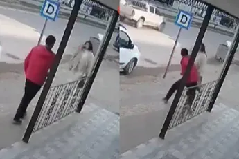 Turkse gek slaat uit het niets vrouw tegen de vlakte in Kahramanmaraş